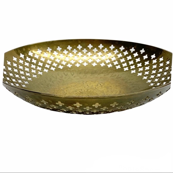 Vintage brass quatrefoil cut out floral etched decorative bowl fruit keys etc
